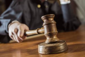 Fost primar dat în urmărire naţională. A fost condamnat la aproape 20 de ani de închisoare