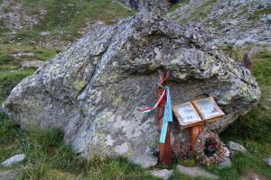 O carte deschisă aminteşte de o tragedie petrecută în  Munţii Rodnei