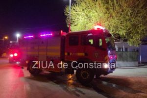 FOTO+VIDEO: Incendiu pe strada Justitiei din Constanta! O locuinta, cuprinsa de flacari