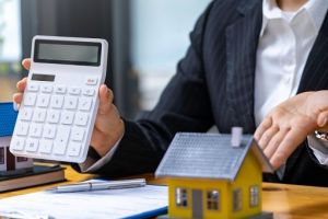 Atenţie la contractele imobiliare! Recomandările ANPC pentru cei care îşi cumpără casă