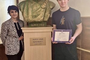 Performanţă rară! Elev din Curtea de Argeş, cel mai bun din ţară la Limba Franceză