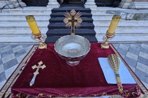 Calendar-Ortodox: 17 aprilie - Izvorul Tamaduirii! In toate bisericile si manastirile ortodoxe se savarseste slujba de sfintire a apei