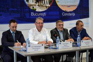 Zborurile mai aşteaptă: Consiliul Judeţean şi Blue Air au organizat o conferinţă la Aeroport pentru a anunţa… nimic concret