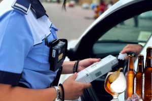 Șofer din Satu Mare, condamnat după ce a băut 15 beri şi coniac şi a fost prins la volan cu o alcoolemie record