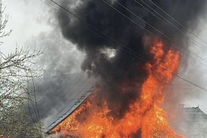 Acum! Incendiu de proporţii la casa unui fost primar