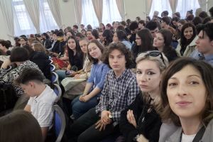 FOTO Doi elevi din Botoşani s-au întors cu premii de la Olimpiada Naţională de Știinţe Socio- Umane