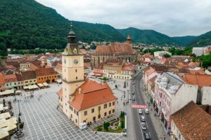 Piaţa rezidenţială din Braşov, sub presiunea turismului: Preţuri în creştere şi rezidenţi în retragere