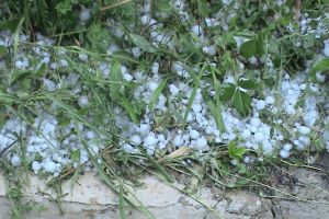 ANM: Instabilitate atmosferică temporar accentuată, intensificări ale vântului / Grindină, în regiunile sudice