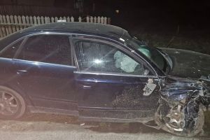 Tânăr reţinut după ce a condus băut şi a lovit un autoturism parcat, la Slănic Moldova