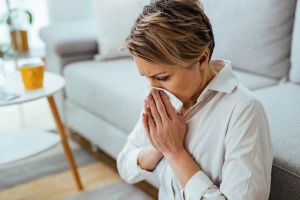 Peste 800 de cazuri de infecţii respiratorii într-o săptămână; trei cazuri de gripă confirmate