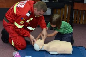 Ambulanţa Sibiu învaţă 100 de sibieni să salveze vieţi