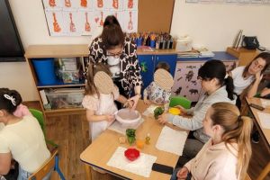 FOTO. DSP Constanta: Educatie nutritionala printre prescolari si parinti, la Gradinita P.N. Abracadabra
