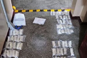 Traficanţi de droguri, reţinuţi de procurorii DIICOT Vrancea! Infractorii vindeau substanţe şi în Galaţi