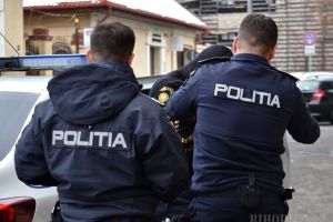 Bărbat din Oradea arestat, după ce a dat foc unor case din oraş şi i-a ameninţat pe proprietari