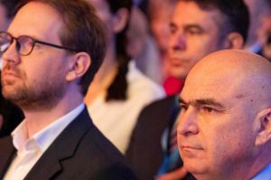 USR, apel la responsabilitate către PSD: „Crizele politice se fac la Bucureşti, dar se plătesc în fiecare casă!”