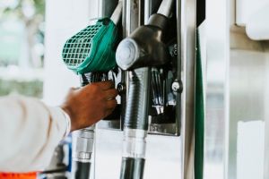 Cotatia petrolului scade cu 11%. Stramtoarea Ormuz ramane deschisa pe durata armistitiului