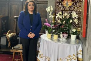 Andra Bica, la Mănăstirea Bistriţa după incendiul devastator: „Nu le lăsăm singure pe măicuţe!” – apel la solidaritate pentru refacerea locului sfânt