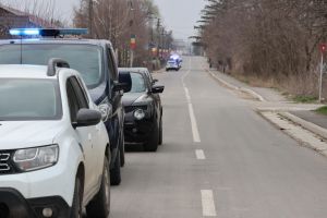 Noi controale cu „mascaţii” şi poliţiştii de la criminalitate economică, la Ștefăneşti. Peste 100 de persoane verificate