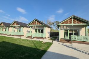 VIDEO & FOTO Colţul de rai din Botoşani! Locul de pe malul iazului, cu cazare, restaurant, foişor şi spaţii de cazare