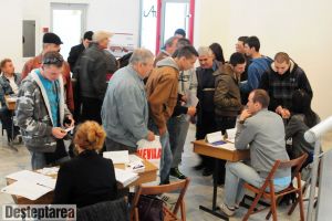 Târg de joburi la Oneşti: peste 200 de locuri de muncă, oferite de 27 de angajatori