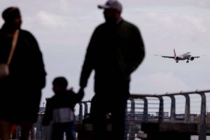 Hormuz sub presiune. Iranul ameninţă cu blocarea rutei petroliere, SUA nu cedează