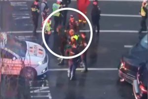 VIDEO. Imagini cu momentul cand ii pun catusele soferului baut, implicat in accidentul de pe Aurel Vlaicu
