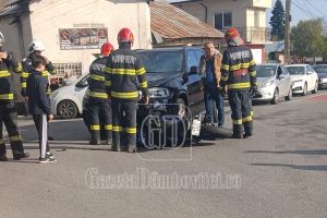 RĂZVAD: O minoră a intrat cu un motociclu într-un autoturism, în intersecţia cu cel mai mare Stop din România