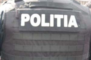 Patru bărbaţi şi o femeie reţinuţi după o încăierare în zona unul local din Târnăveni