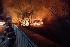Incendiu în judeţul Botoşani! O casă a rămas fără acoperiş