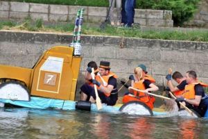 Peste 20 de echipaje se aliniaza la startul concursului de barci trasnite de la Timisoara