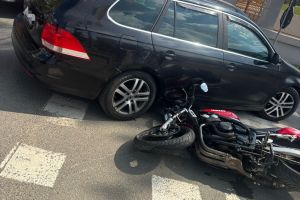 Accident rutier în Zalău : Motociclist rănit