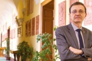 Aştia-s oamenii locului care vin la slujbă? Atunci sunteţi salvaţi!
