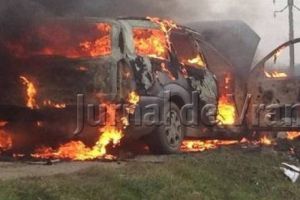 ULTIMĂ ORĂ: Maşină în flăcări pe DN2, la Garoafa!