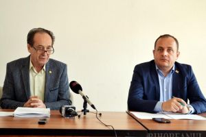 Primăvara din grădină II: Fructe, legume şi alte produse bihorene de vânzare în incinta Cetăţii Oradea