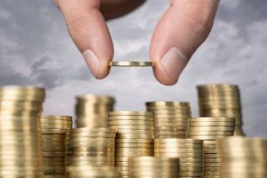 Economistul Radu Georgescu avertizează: nivelul uriaş al datoriilor globale poate declanşa o corecţie economică majoră