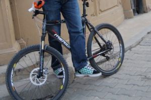 În timp ce era la slujbă, un sătmărean a rămas fără bicicletă. Hoţul a profitat de ocazie şi a plecat cu ea