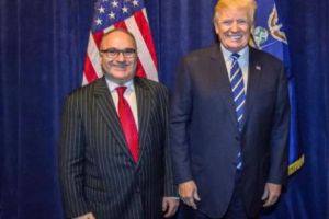 S-a aflat cât a plătit PEDOFILUL condamnat George Nader  pentru a FACE o fotografie cu Donald Trump
