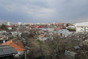 Vreme instabilă în toată ţara, cu ploi, vânt şi ninsori la munte