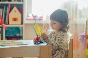 Înscrierile la creşă şi grădiniţă în 2026. Când pot depune părinţii cererile