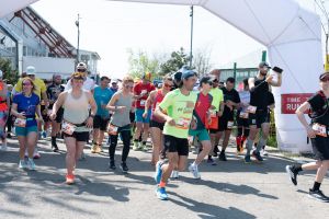 S-a scris istorie ”de anduranţă” în Chiajna. Prima competiţie oficială TTR Backyard Ultra 2026 s-a încheiat după 64 de ore şi a doborât două recorduri naţionale