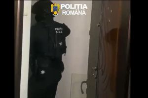 Percheziţii într-un dosar de înşelăciune / Trei persoane, conduse la sediul Poliţiei Zimnicea, în baza mandatelor de aducere