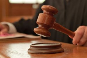 Alexandria / Trimitere în judecată în cazul bărbaţilor surprinşi de proprietar în timp ce încercau să-i jefuiască locuinţa