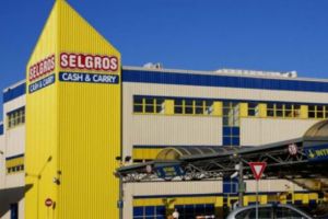 Și „cei mari” trag ţeapă! Selgros nu a plătit lichid de parbriz de 1,6 miliarde lei