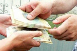 Vârstnic din Blandiana, ÎNȘELAT de un bărbat din Arad: I-ar fi cerut 8.200 de lei pentru lucrări la sistemul pluvial al casei