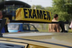 Permisul auto categoria B ar putea include din nou proba de poligon