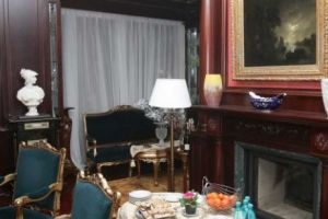 Pasiunile costisitoare ale parlamentarilor: tablouri, timbre, ceasuri 