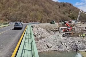 Avans foarte bun la podul de pe DN1A, între Săcele şi Cheia. Când va fi gata noul pod peste Tărlung (VIDEO)