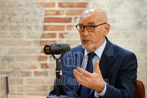 Sâmbăta spaţiului public – Ștefan BRATOSIN – Capcana teocratică – democraţiile sub presiune