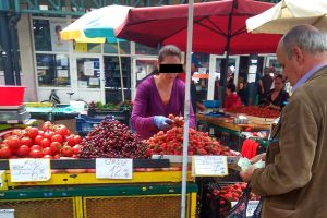 Cireşe de mai „mincinoase”, pe tarabe