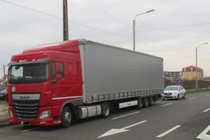 Percheziţii la persoane bănuite de furturi din tiruri, în Prahova. 29 persoane, audiate